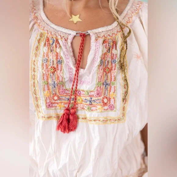 Magnolia Pearl Embroidered Chrissy Folk Blouse 2134 in Moonlight - Picture 2 of 14